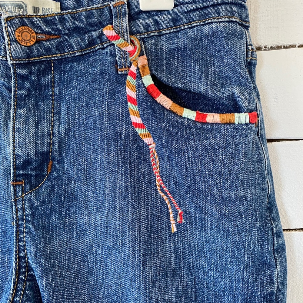 Levi’s with hand embroidered pockets & bracelet